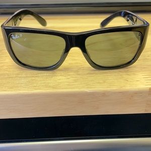 Unisex RayBan Polarized Nomad Sunglasses (Black)
